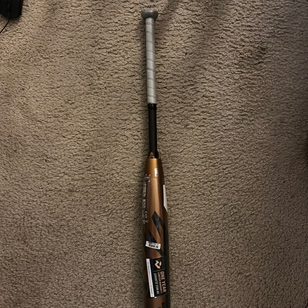 NWT deMarini ZOA 30” bat